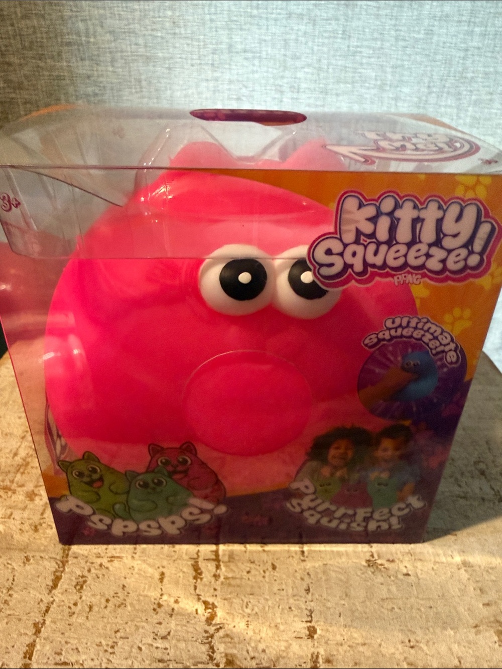 Jumbo Kitty squeeze squishy-new